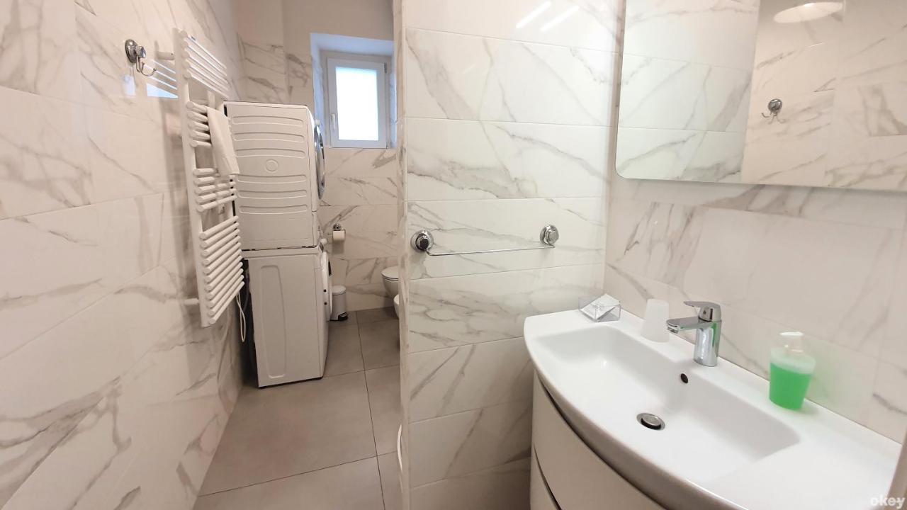 Star House - Bari Centro Apartment Luaran gambar